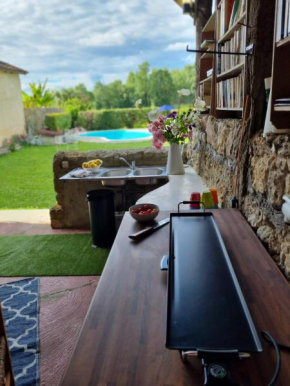 Maisonnette dans village médiéval - 2 pers - piscine privée & jardin